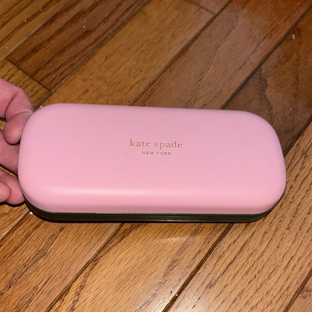 Kate Spade glasses Holder hinged automatic closure